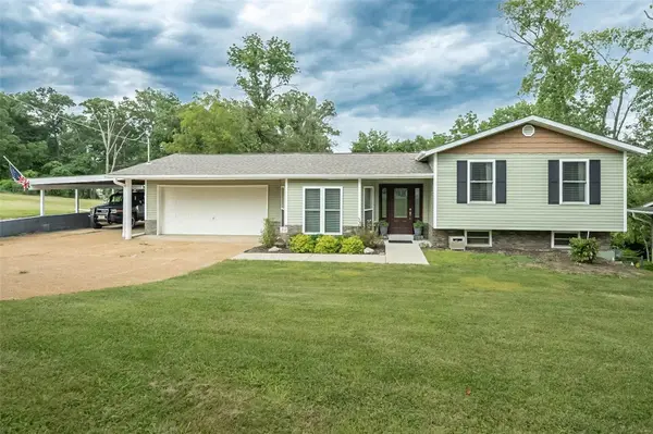 209 Laverne DR, Fenton, MO 63026