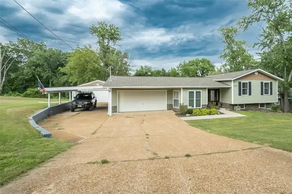 209 Laverne DR, Fenton, MO 63026
