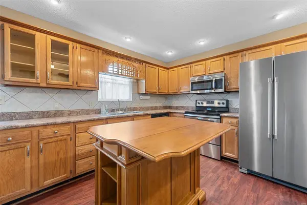 1094 Eagle Nest DR, Festus, MO 63028