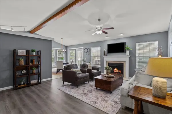210 Hunters Chase ST, Winfield, MO 63389