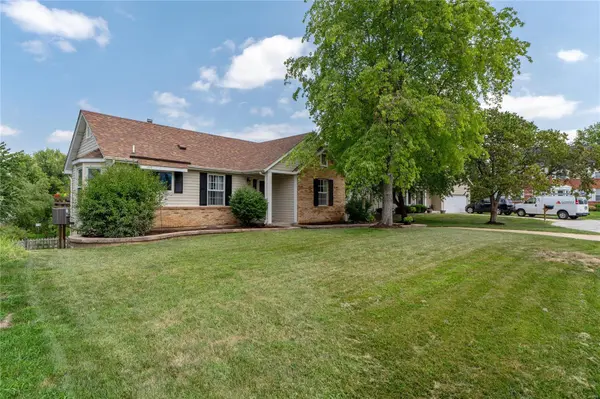 1106 Saddlebrook CT S, St Charles, MO 63304