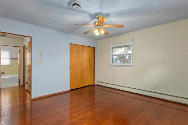206 W Phillips ST, Staunton, IL 62088