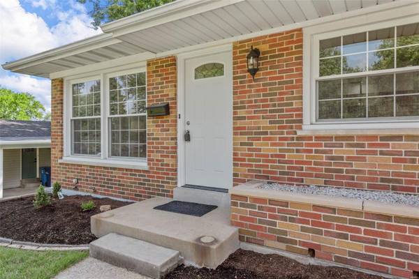 1000 S Lafayette ST, Florissant, MO 63031