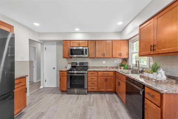 1000 S Lafayette ST, Florissant, MO 63031