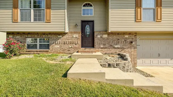27 Lexington LN, Highland, IL 62249