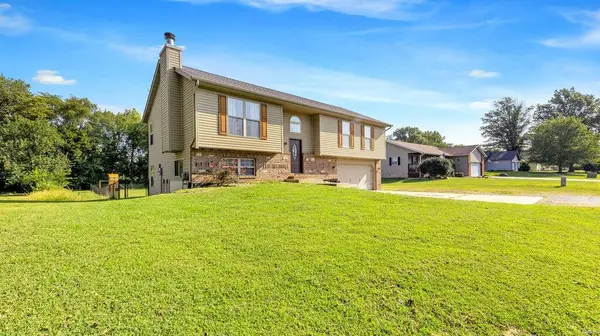 27 Lexington LN, Highland, IL 62249