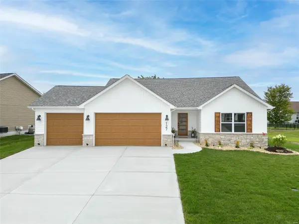 127 Reagan DR, Troy, IL 62294