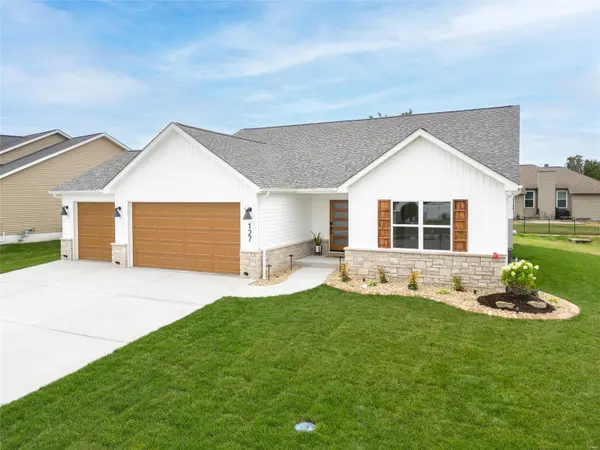 127 Reagan DR, Troy, IL 62294