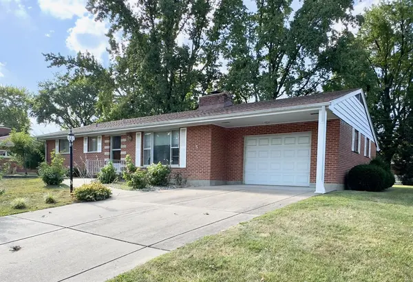 9 Briarwood LN, St Charles, MO 63301