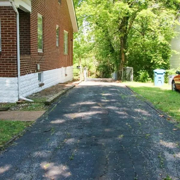 8517 Clifton AVE, Jennings, MO 63136