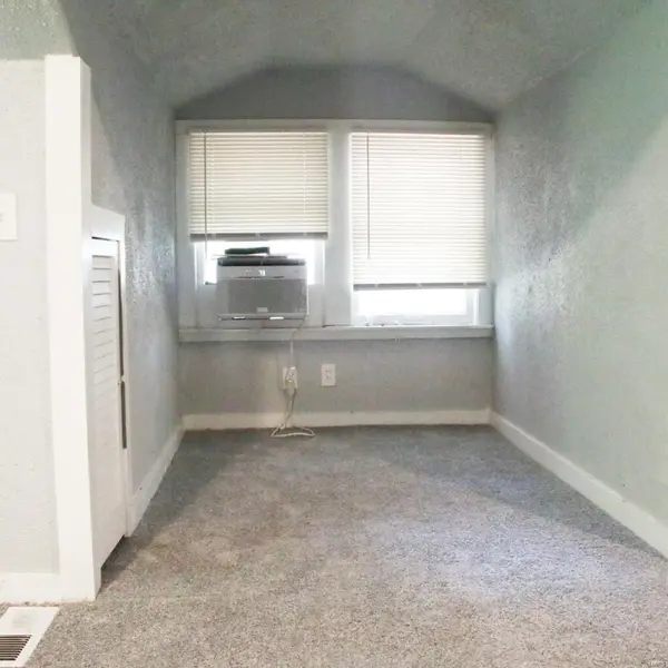 8517 Clifton AVE, Jennings, MO 63136