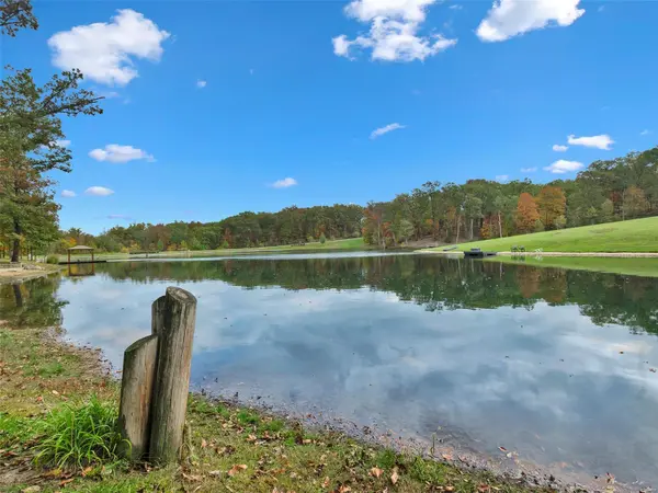 40 Lake Bend DR, Winfield, MO 63389