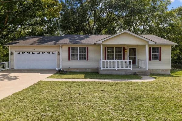 208 Hillcrest DR, Elsberry, MO 63343