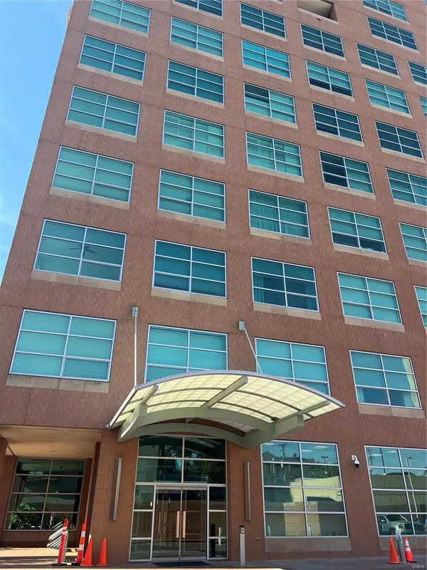 Clayton, MO 63105