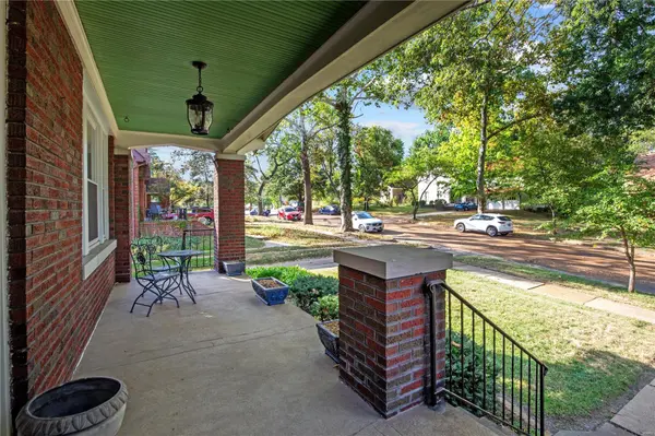 7404 Carleton AVE, University City, MO 63130