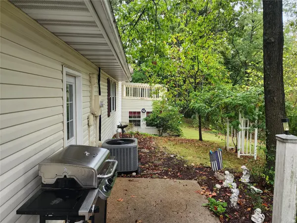 590 Keil Dr, Dubois, IL 62831
