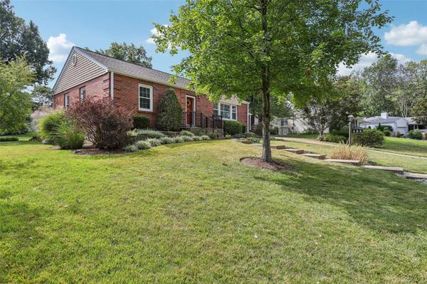 424 Sunningwell DR, St Louis, MO 63119