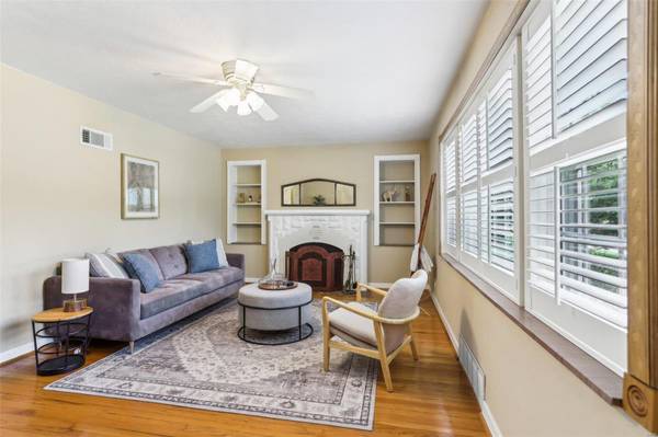 424 Sunningwell DR, St Louis, MO 63119