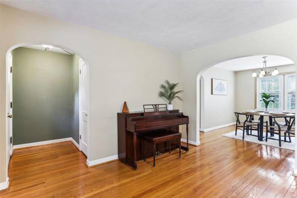 424 Sunningwell DR, St Louis, MO 63119