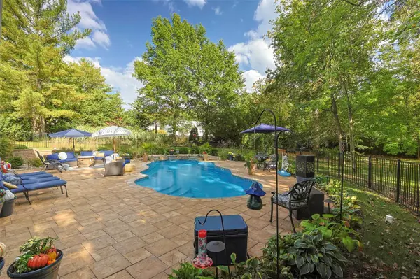 2 Brenton CT, Lake St Louis, MO 63367