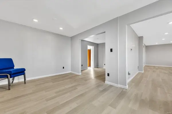 8518 Page AVE, St Louis, MO 63114