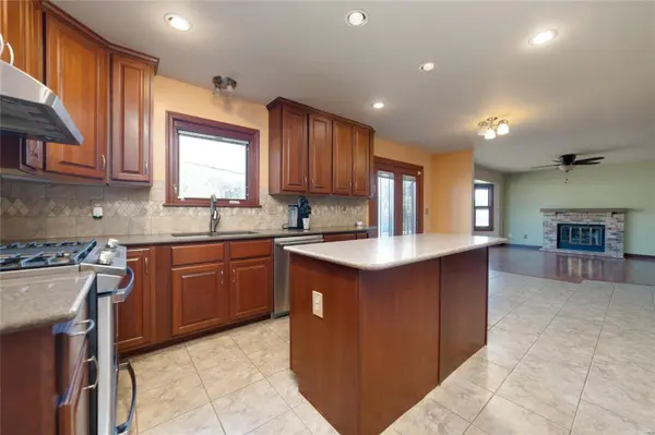 2 Rock Pond CT, St Peters, MO 63376