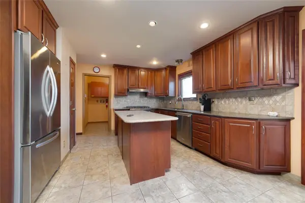 2 Rock Pond CT, St Peters, MO 63376