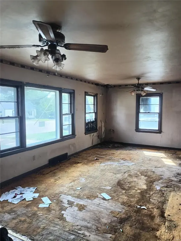 6111 WULFF DR, Berkeley, MO 63134