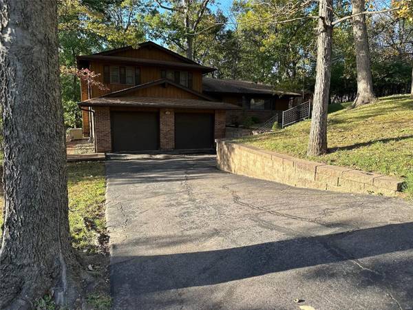 977 Woodway CT, Fenton, MO 63026