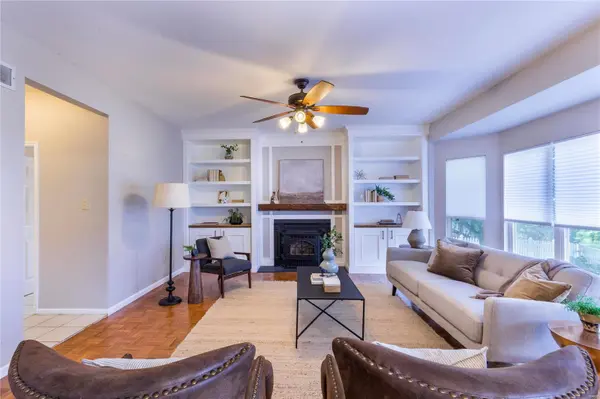 1169 Oak Knoll Manor CT, Marlborough, MO 63119