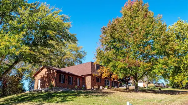 252 Ladera LN, Washington, MO 63090