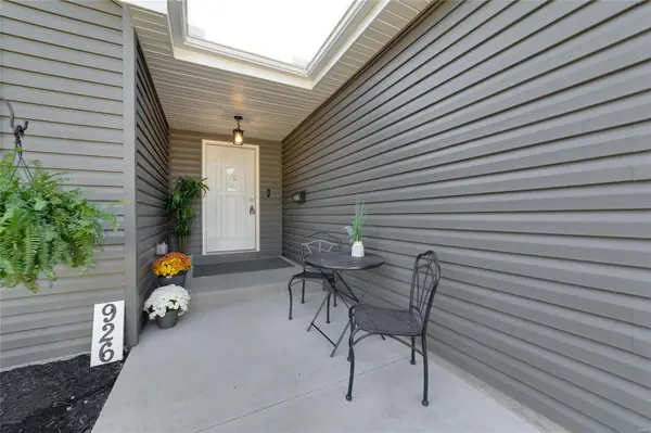 926 Townhouse LN, Hazelwood, MO 63042