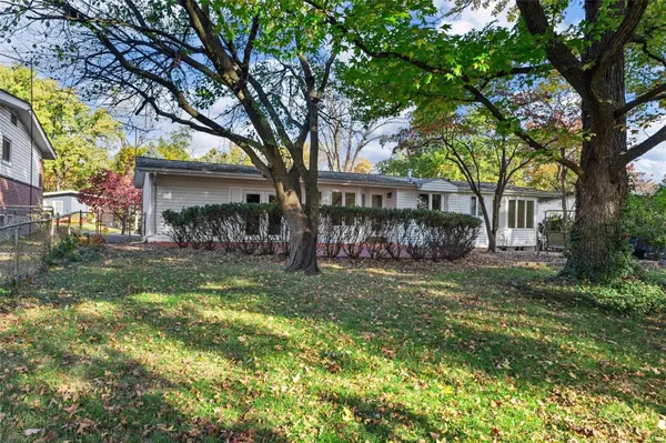 3570 Hambletonian DR, Florissant, MO 63033