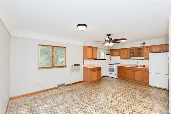 5512 Robert RD, High Ridge, MO 63049