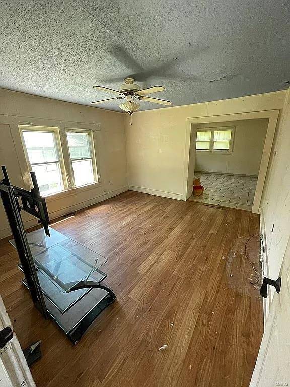 440 N Ball Kerr St, Cave-in-rock, IL 62919