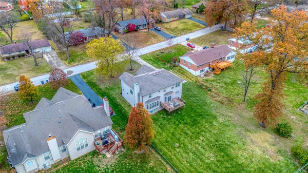 10 Carter CT, Olivette, MO 63132