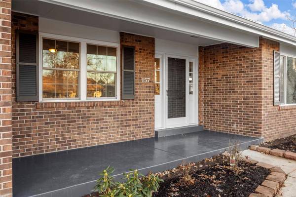 157 Rue Grand DR, Lake St Louis, MO 63367