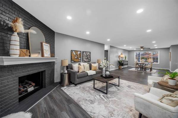 157 Rue Grand DR, Lake St Louis, MO 63367
