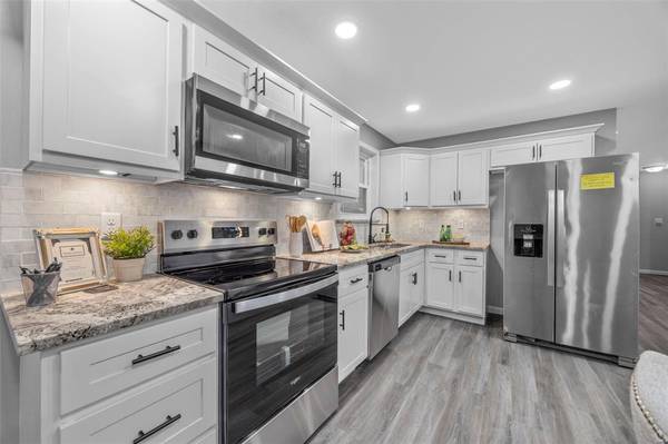 157 Rue Grand DR, Lake St Louis, MO 63367