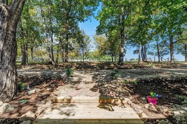818 Green Ridge Dr, Catawissa, MO 63015
