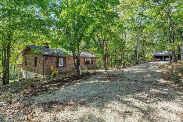 818 Green Ridge Dr, Catawissa, MO 63015