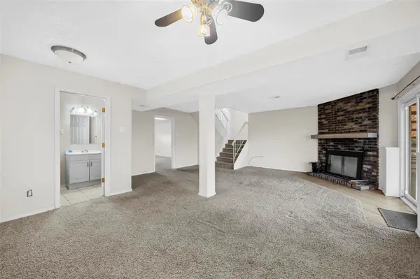 25 Countrywood DR, St Peters, MO 63376