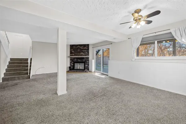 25 Countrywood DR, St Peters, MO 63376