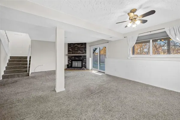 25 Countrywood DR, St Peters, MO 63376