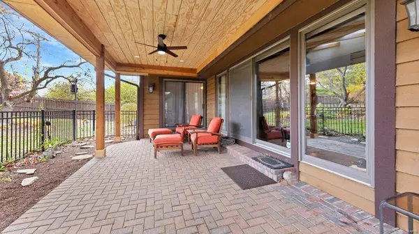 7 Village DR E, St Charles, MO 63303
