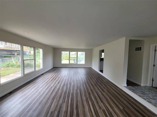 10243 Alpena DR, St Louis, MO 63126