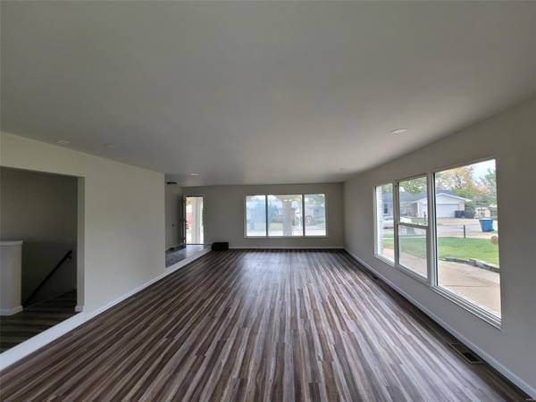 10243 Alpena DR, St Louis, MO 63126