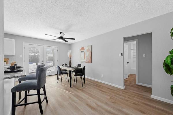 2070 Avon DR, Florissant, MO 63033