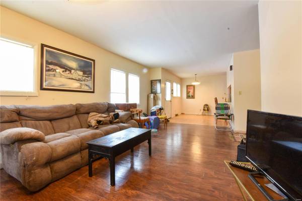 405 S Van Buren ST, Litchfield, IL 62056