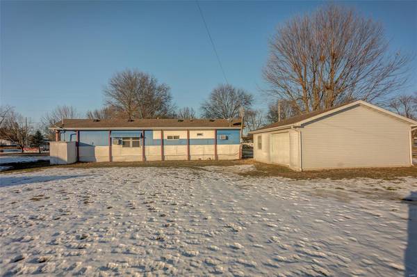 402 E Colfax ST, Mount Olive, IL 62069